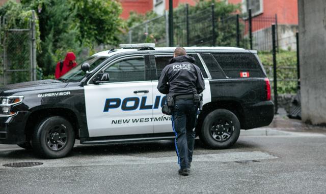 Suspect wanted on Canada-wide warrant arrested after firearm falls out of pocket - https://cdn.connectfm.ca/F697A328-2742-44C7-97DE-07D009E0B793_Story2073997_2947933.jpg