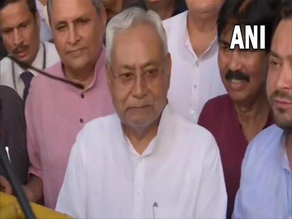 nitish-kumar-submits-list-to-bihar-governor-stakes-claim-to-form-new-government