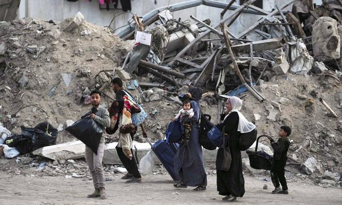 54-people-killed-in-overnight-airstrikes-on-southern-gaza-city-hospital-says