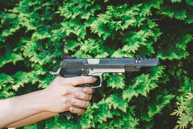 Four-year-old shoots older child in Manitoba, officers seize weapons from home : RCMP - https://cdn.connectfm.ca/Gun.jpg