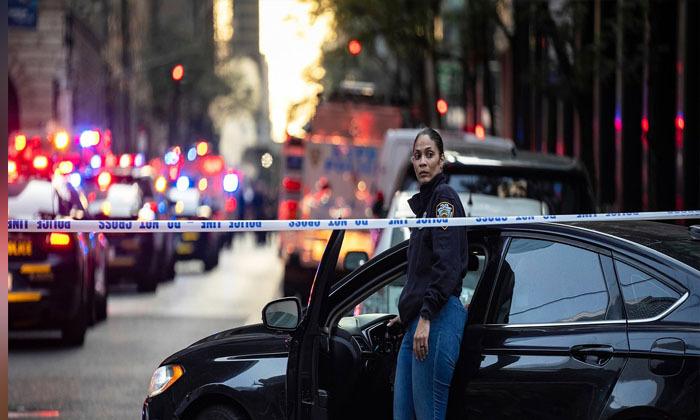 gunman-who-killed-4-at-manhattan-office-building-was-targeting-nfl-headquarters-mayor-says-2