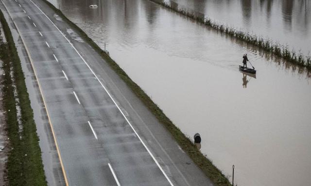Heavy rain warnings remain in southwest B.C. as flood recovery continues in Fraser Valley - https://cdn.connectfm.ca/Heavy-rainfall.jpg