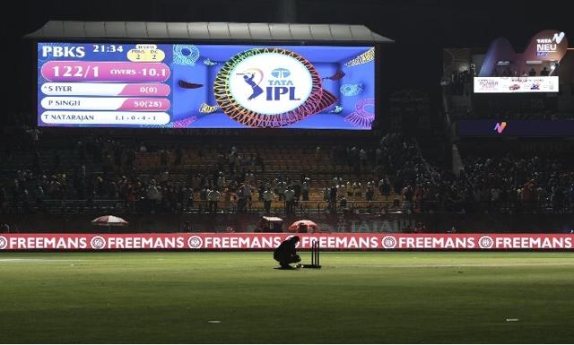 India suspends its top cricket tournament, the IPL, for a week amid military tensions with Pakistan - https://cdn.connectfm.ca/IPL.jpg