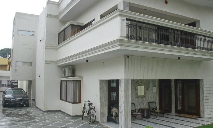 indian-police-arrest-a-suspected-scammer-running-a-fake-embassy-near-new-delhi