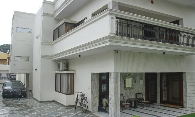 Indian police arrest a suspected scammer running a fake embassy near New Delhi - https://cdn.connectfm.ca/Indian-police-arrestt.jpg