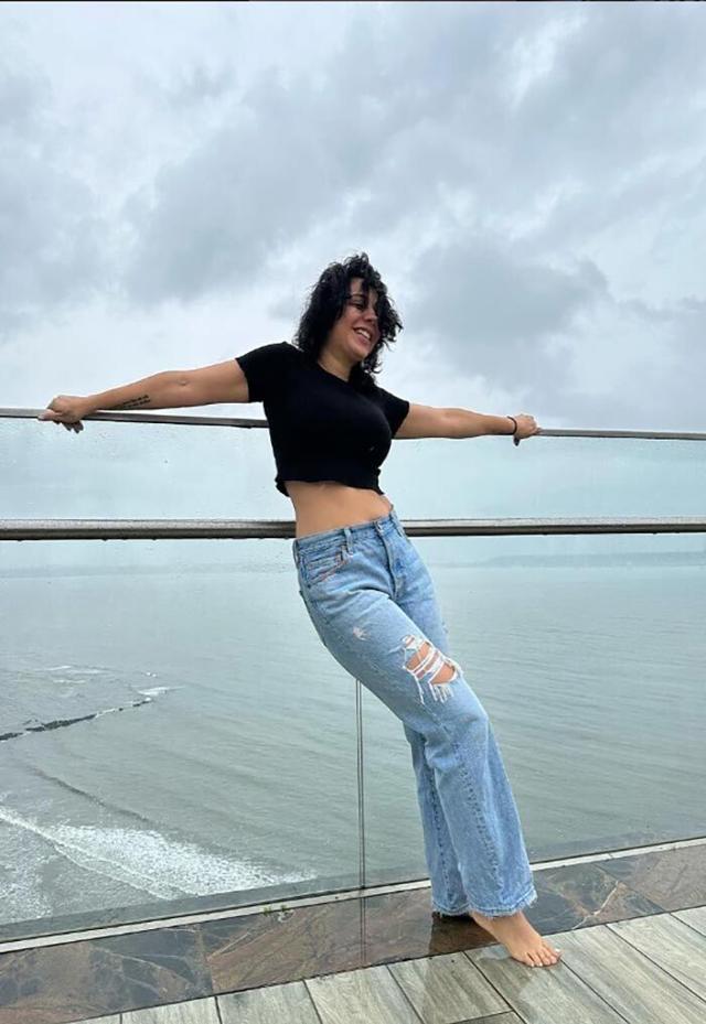 Punjabi singer Jasmine Sandlas share her new look - https://cdn.connectfm.ca/JASMINE-SANDLAS_2023-12-12-035519_aexa.jpg