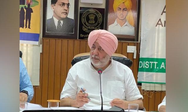 Jasbir Singh Dimpa came to meet Kulbir Singh Zira - https://cdn.connectfm.ca/Jasbir-Singh-Gill-Dimpa.jpg