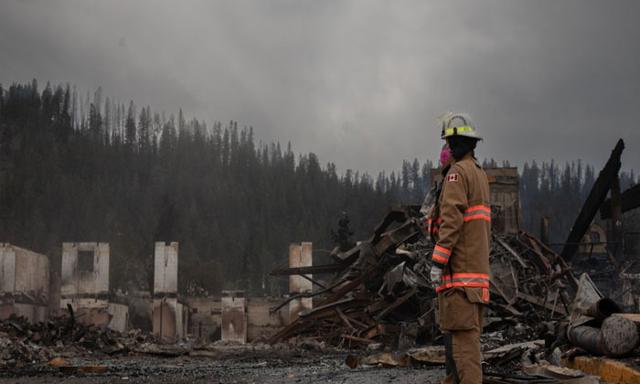 Ottawa and Alberta match Red Cross fire donations as Jasper residents view damage map - https://cdn.connectfm.ca/Jasper-residents.jpg