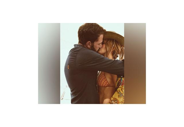 Jennifer Lopez, Ben Affleck make their relationship Instagram official - https://cdn.connectfm.ca/Jennifer_210726_153947.jpg