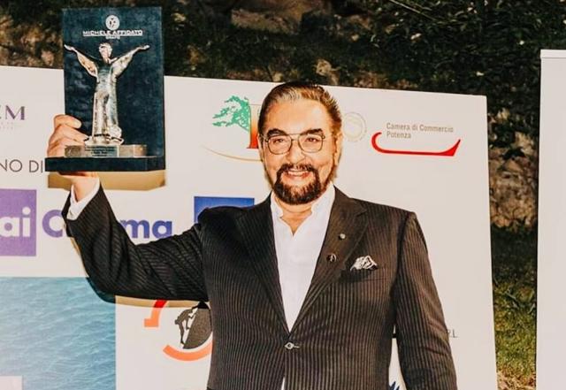 Welcome to the inside and outside world of Kabir Bedi  - https://cdn.connectfm.ca/Kabir-Bedi.jpg
