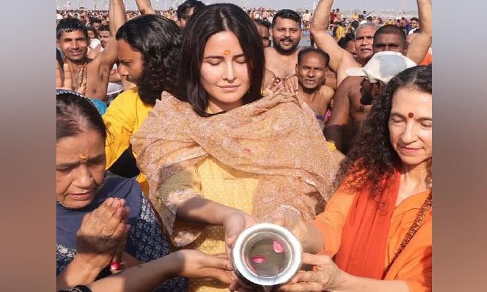 katrina-kaif-offers-prayers-at-mahakumbh