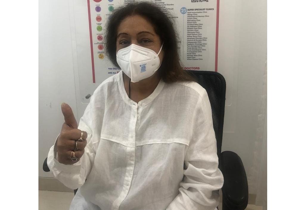 kirron-kher-makes-first-public-appearance-after-cancer-diagnosis