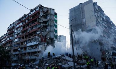 death-toll-rises-to-24-after-russian-missile-strike-on-kyiv-apartment-building-zelenskyy-says