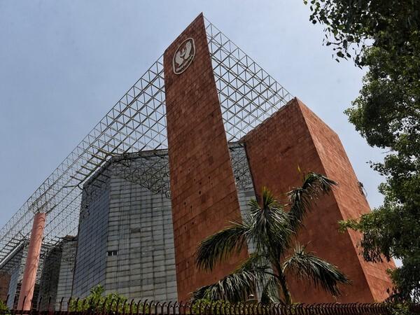 LIC to make stock market debut on Tuesday, shares may list below issue price - https://cdn.connectfm.ca/LIC-to-make-stock-market-debut_ANI.jpg