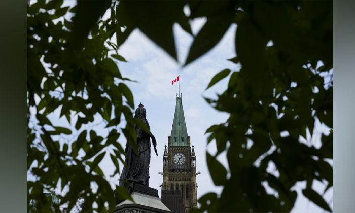 ottawa-announces-its-further-reducing-the-number-of-international-student-permits