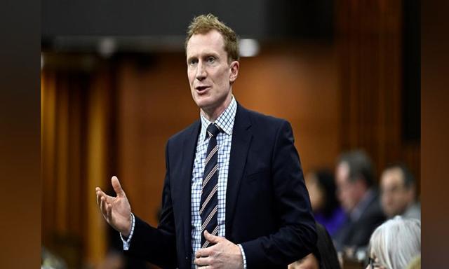 Federal government signals potential social media ban for children under 16 - https://cdn.connectfm.ca/Marc-Miller.jpg