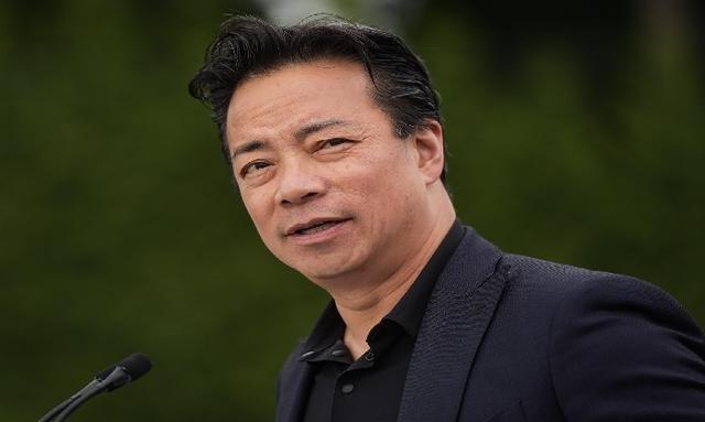 Vancouver council cuts speed limit to 30km/h on local streets to reduce collisions - https://cdn.connectfm.ca/Mayor-Ken-Sim_2025-07-10-111541_wbav.jpg