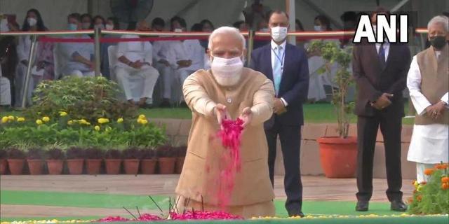 PM Modi pays tribute to Lal Bahadur Shastri on his birth anniversary at Vijay Ghat - https://cdn.connectfm.ca/Modi_Vijay_Ghat.jpg