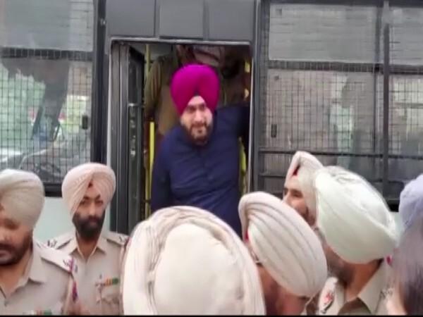 Navjot Singh Sidhu taken to hospital for medical check-up - https://cdn.connectfm.ca/Navjot-Singh-Sidhu_ANI_2022-05-23-151319_gygj.jpg