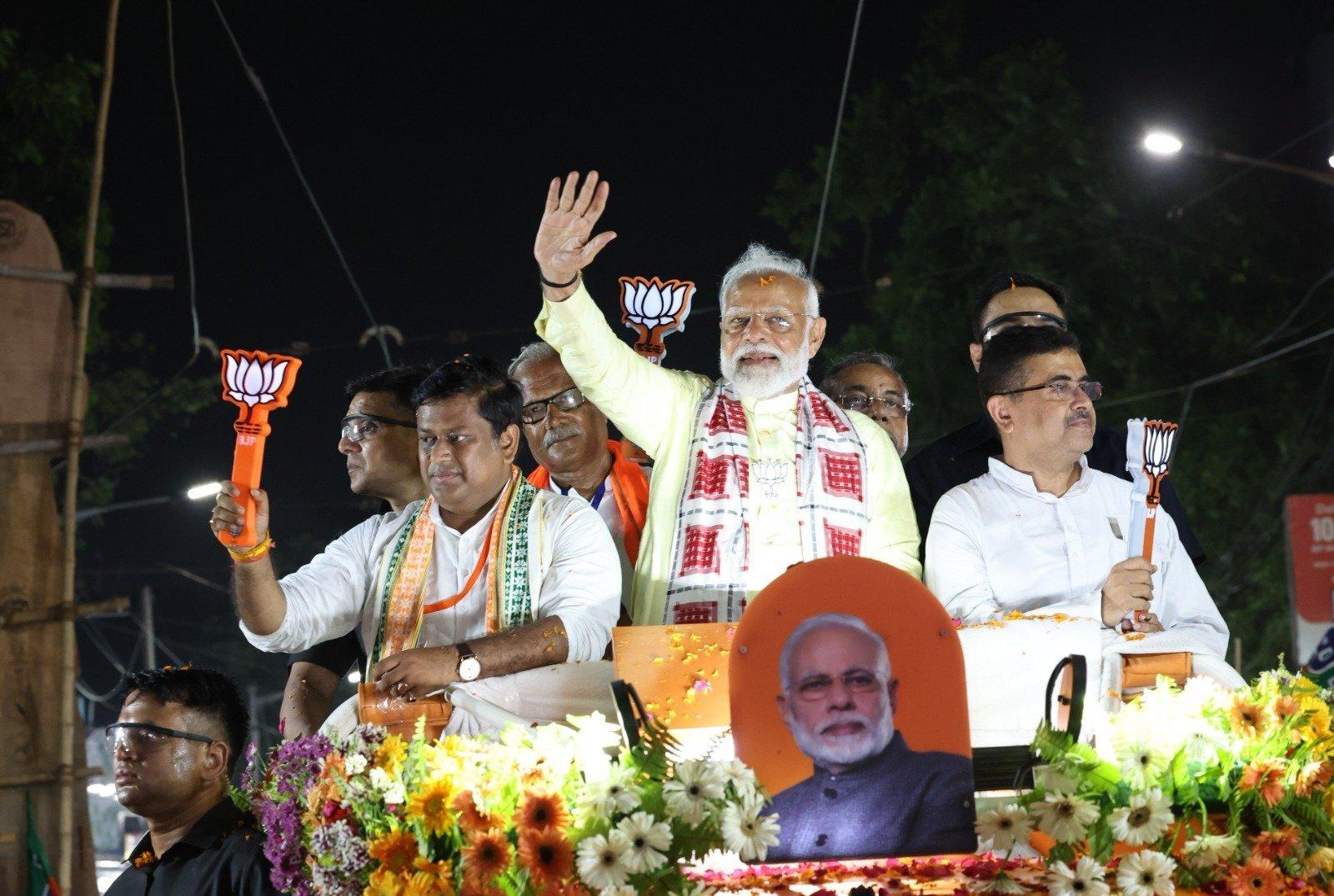pm-narendra-modi-makes-hat-trick-from-varanasi