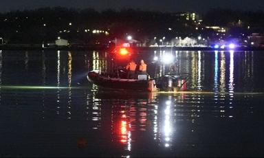 passenger-jet-with-64-aboard-collides-with-army-helicopter-while-landing-at-reagan-airport-near-dc