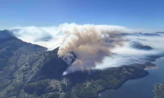 Officials hope rain clear heavy smoke from wildfire near Port Alberni, B.C. - https://cdn.connectfm.ca/Port-Alberni_2025-08-15-192126_sqiy.jpg