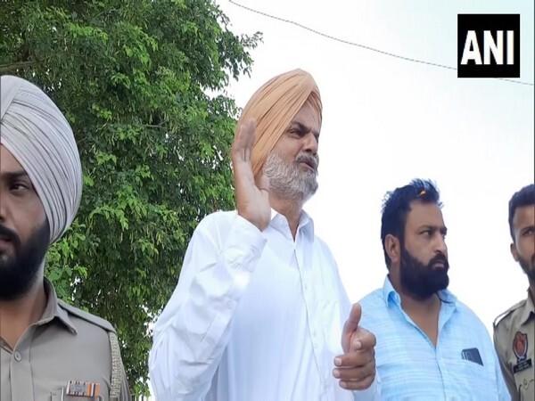 Several attempts made on my son's life during elections, says Sidhu Moose Wala's father - https://cdn.connectfm.ca/Punjabi-singer-Sidhu-Moose-Walas-father-Balkaur-Singh.jpg