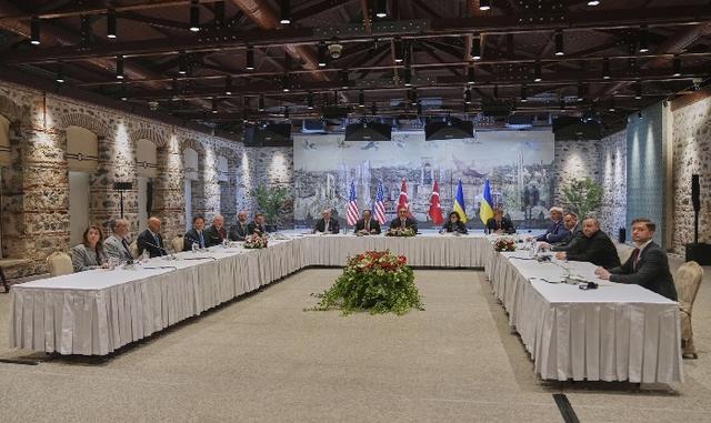 Russia and Ukraine hold their first direct peace talks in 3 years amid low expectations - https://cdn.connectfm.ca/RUS-UKR-MEETING.jpg