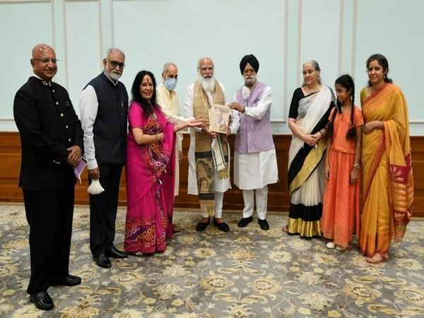 PM Modi receives first copy of book 'The Ramayana of Shri Guru Gobind Singh Ji' - https://cdn.connectfm.ca/Ramayan.jpg