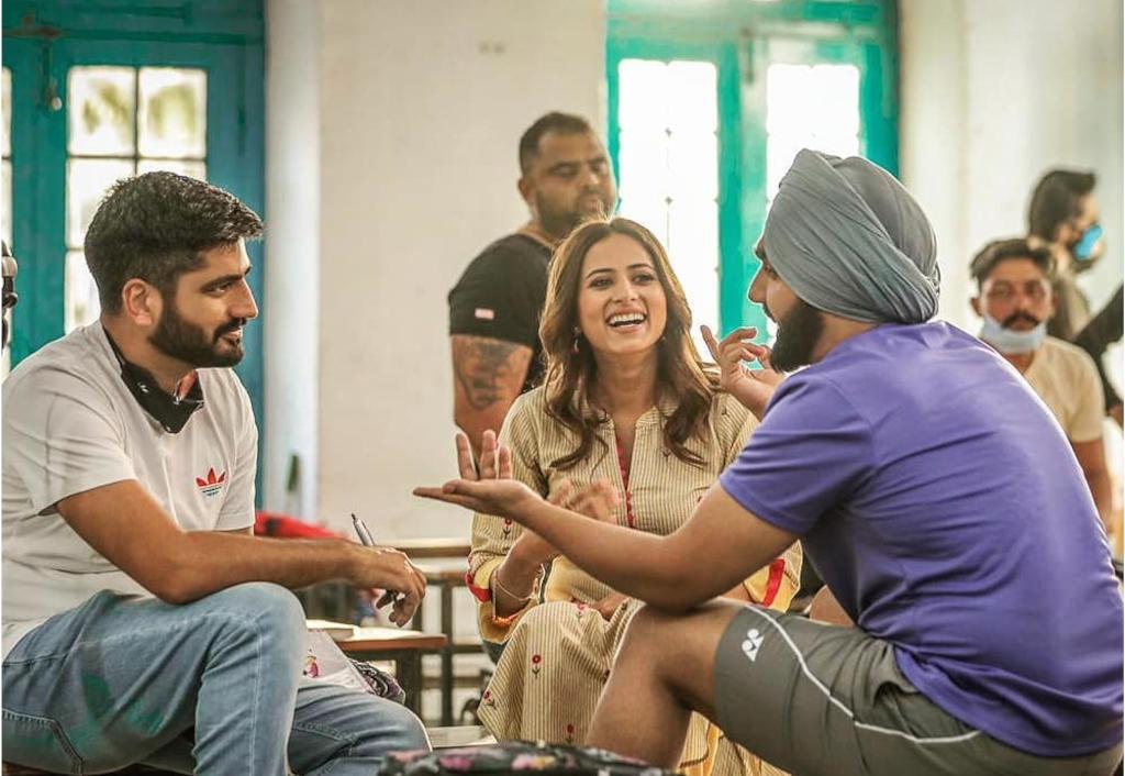 sargun-mehta-ammy-virk-reach-uk-for-qismat-2