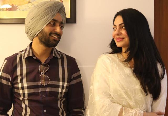It’s Kali Jotta time for Neeru Bajwa, Satinder Sartaaj and Wamiqa Gabbi  - https://cdn.connectfm.ca/Satinder-Sartaaj-with-Neeru-Bajwa.jpg