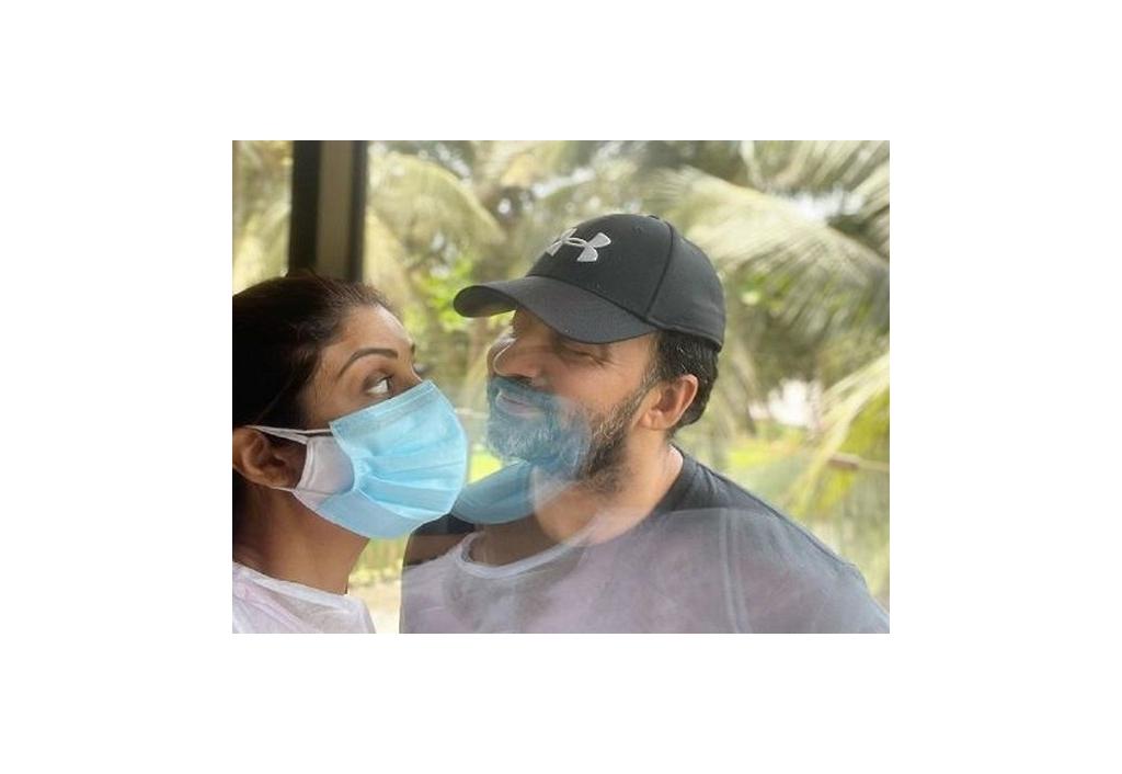 shilpa-shetty-was-in-tears-argued-with-raj-kundra-during-raid-at-home-in-pornography-case