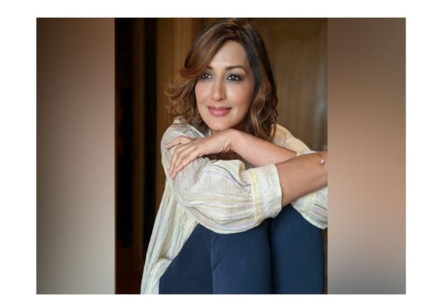 Sonali Bendre shares lessons from her battle with cancer - https://cdn.connectfm.ca/Sonali-Bendre.jpg