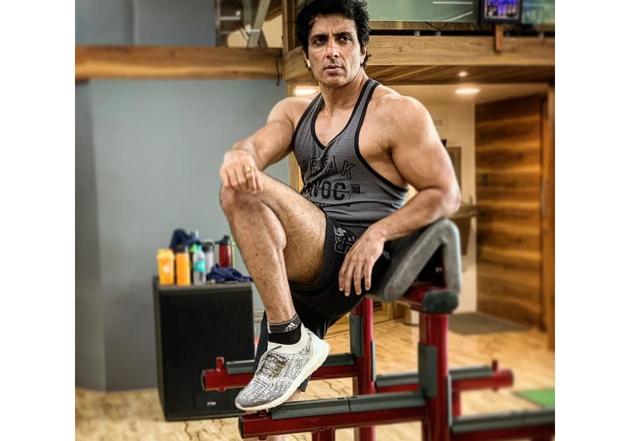 Days after receiving vaccine, Sonu Sood tests COVID-19 positive - https://cdn.connectfm.ca/Sonu-Sood_210418_161012.jpg
