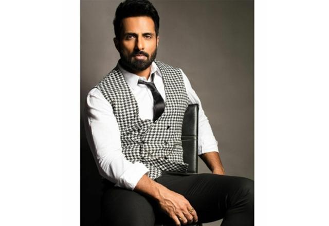 Sonu Sood to create volunteer programme for COVID-19 vaccination registration in rural India - https://cdn.connectfm.ca/Sonu-Sood_210626_155755.jpg