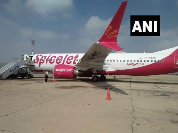 delhi-dubai-spicejet-flight-makes-emergency-landing-in-karachi-dgca-orders-probe