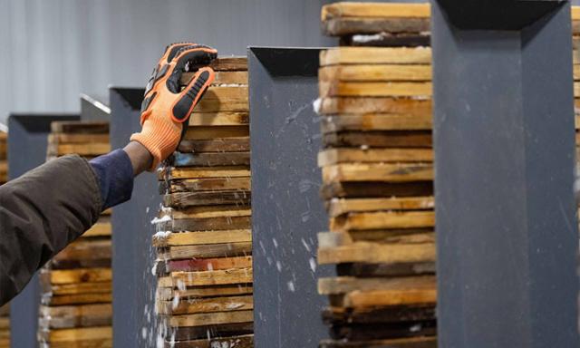 Canada's unemployment rate hits 6.9% as tariffs hit manufacturing sector - https://cdn.connectfm.ca/Statistics-Canada_2025-05-09-163501_ilre.jpg