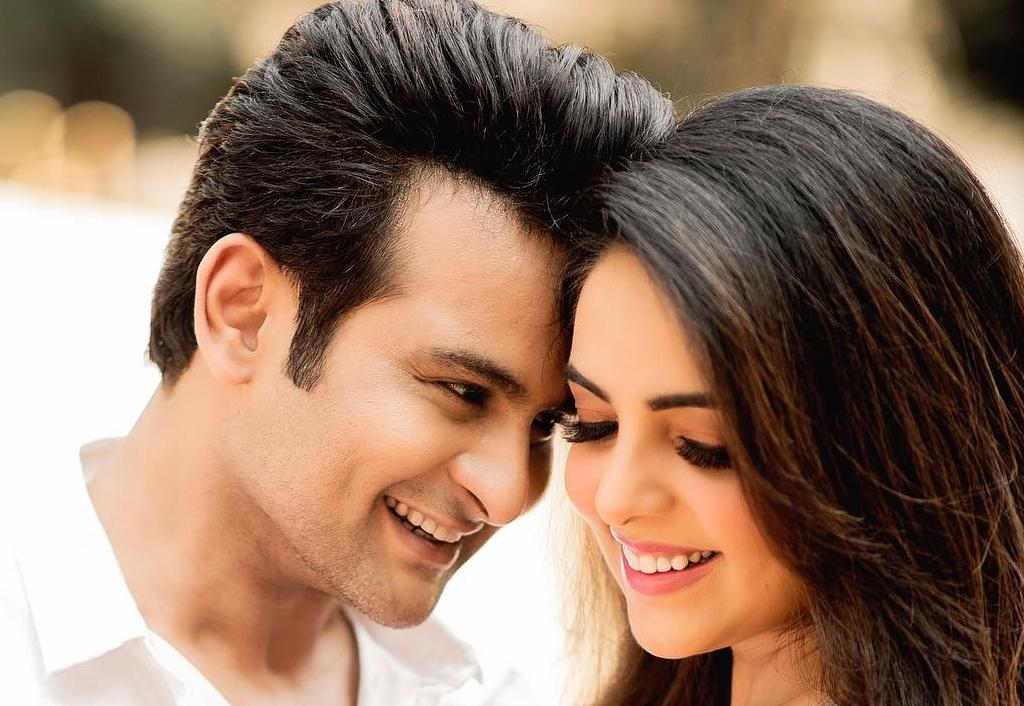 comedian-sugandha-mishra-booked-for-violating-covid-norms-at-her-wedding