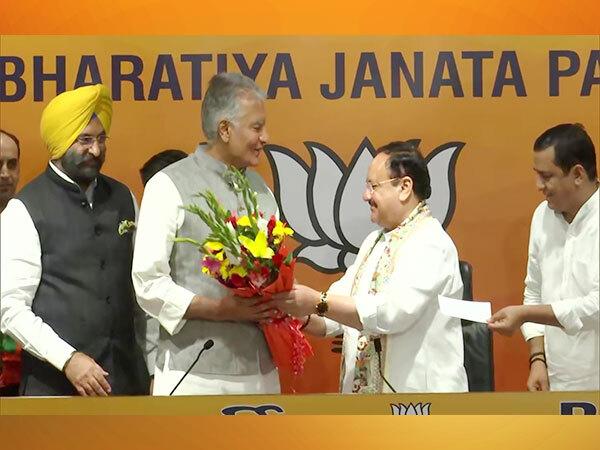 Former Cong leader Sunil Jakhar joins BJP, Nadda says 'will play a big role' - https://cdn.connectfm.ca/Sunil-Jakhar-joins-BJP_ANI_2022-05-19-135330_ruyp.jpg