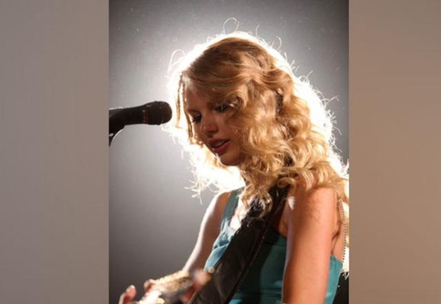 Taylor Swift breaks 'The Beatles's 54 years chart record - https://cdn.connectfm.ca/Taylor-Swift.jpg
