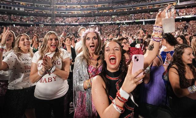 Taylor Swift fans warned of fake ticket scams ahead of Vancouver concerts - https://cdn.connectfm.ca/Taylor-Swift_2024-12-02-192023_tvph.jpg