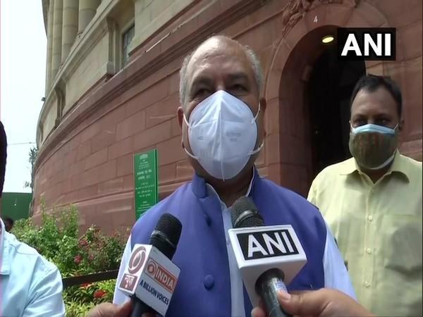 farmers-protest-can-discuss-if-issues-with-farm-laws-expressed-point-wise-says-tomar