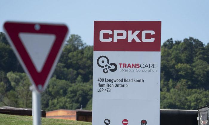 train-cars-leave-the-tracks-in-b-c-s-kootenay-region-near-albertas-boundary