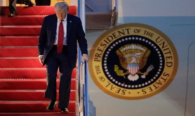 All eyes are on Trump today as trade war continues to dominate election campaign - https://cdn.connectfm.ca/Trump_2025-04-02-123921_futr.jpg
