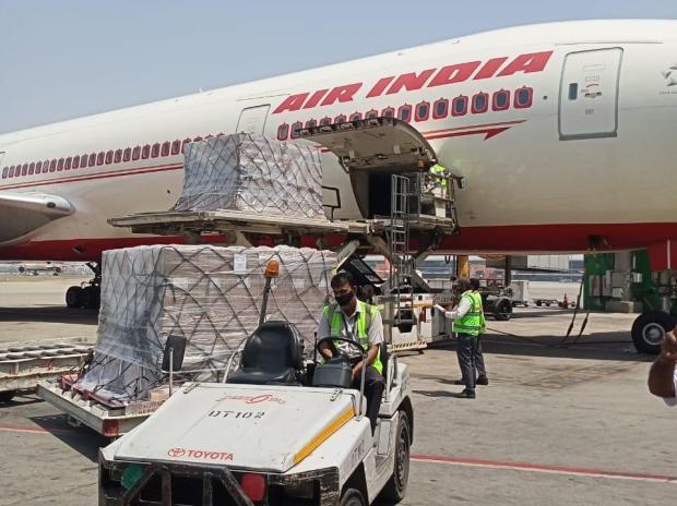 covid-19-318-oxygen-concentrators-arrive-at-delhi-airport-from-us