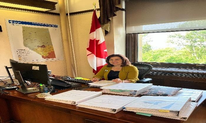 alberta-minister-says-third-party-to-help-probe-into-lucrative-health-contracts