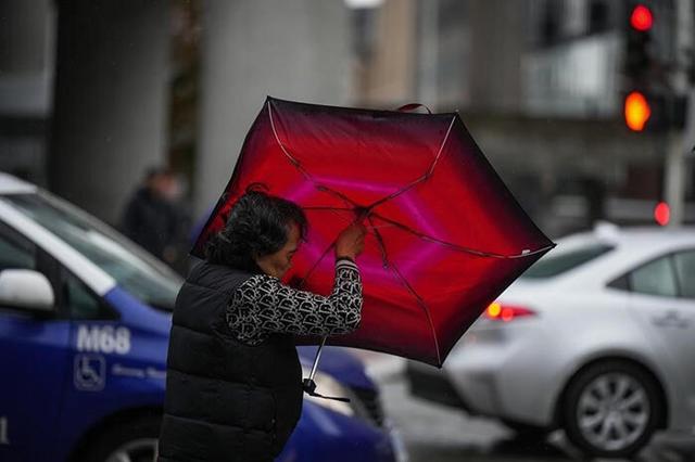 High wind warnings along B.C.'s coast as gusts predicted to reach 120 km/h - https://cdn.connectfm.ca/alert_2023-12-27-180405_jqxy.jpg