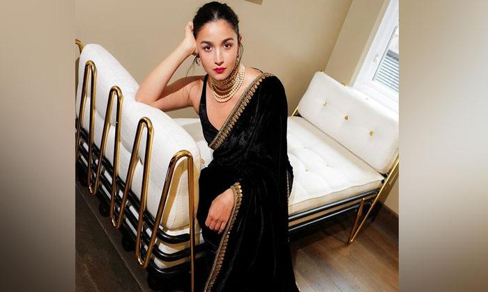 alia-bhatt-turning-singer-for-sanjay-leela-bhansalis-love-and-war