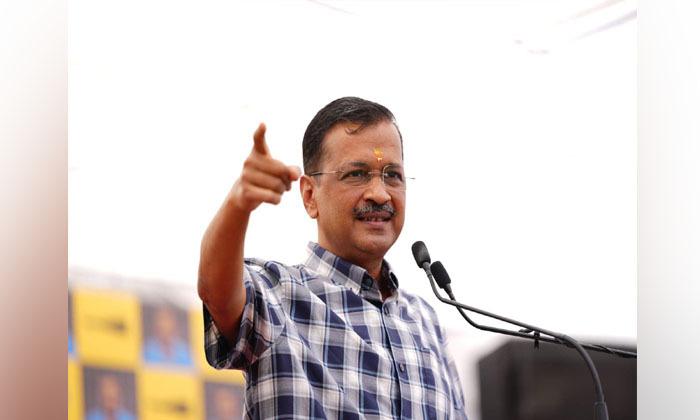 arvind-kejriwals-pa-vibhav-kumar-was-summoned-by-the-womens-commission