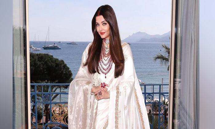 aishwarya-rai-returns-to-cannes-in-timeless-style